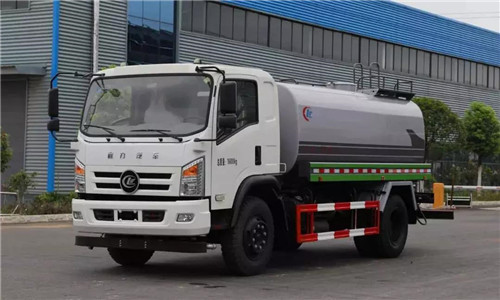程力智造的程力威牌底盤及整車，其中的一體化抑塵車和園林綠化噴灑高壓消防多功能水車特別受到市場(chǎng)青睞。