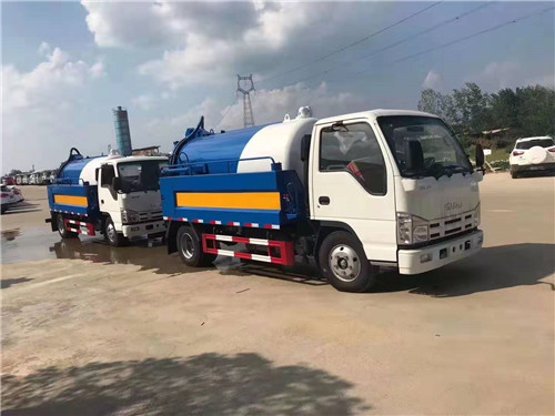 慶鈴五十鈴清洗吸污車(chē)出口到菲律賓，污水箱4.2方，水箱2方