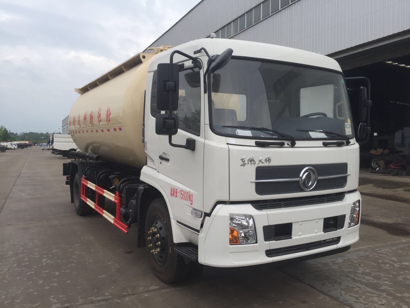 粉料物料運(yùn)輸車（粉罐車）司機(jī)看過來 你真的會(huì)保養(yǎng)操作嗎？