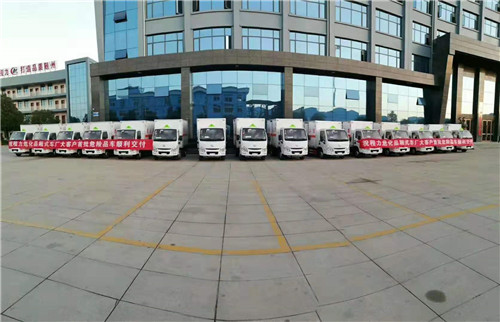 國(guó)六躍進(jìn)汽油危險(xiǎn)品廂式運(yùn)輸車，首批交付儀式順利進(jìn)行