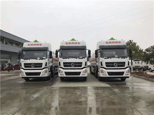 東風(fēng)天龍前四后八32噸鋁合金運油車三兄弟齊發(fā)漢中，共襄掙錢大業(yè)