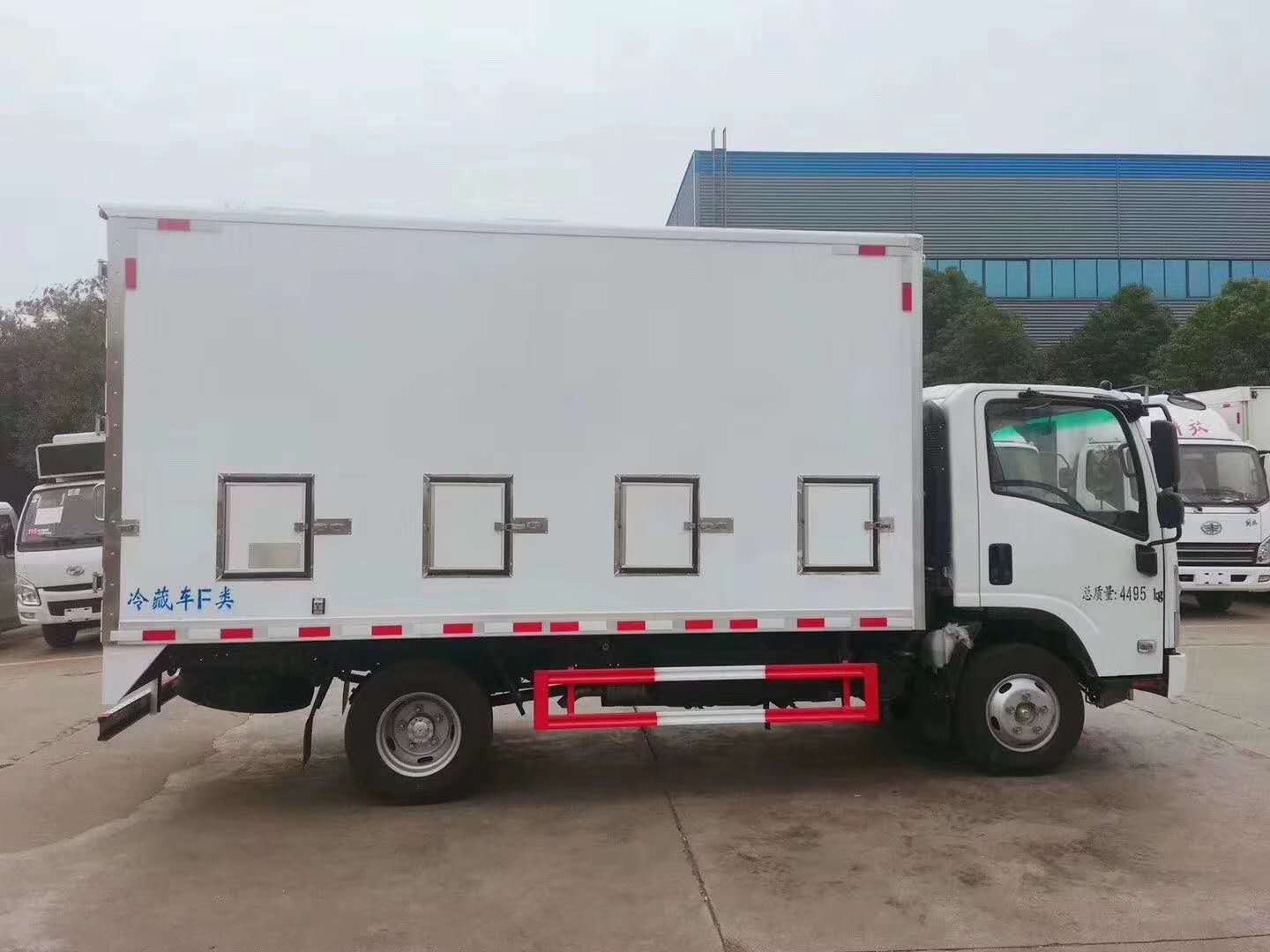 慶鈴五十鈴國六KV100雞苗運輸車，三人座寬體駕駛室