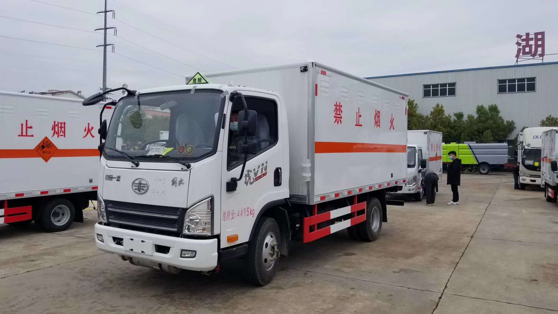 解放虎VN藍(lán)牌危險(xiǎn)品廂式運(yùn)輸車，解放卡車，掙錢機(jī)器