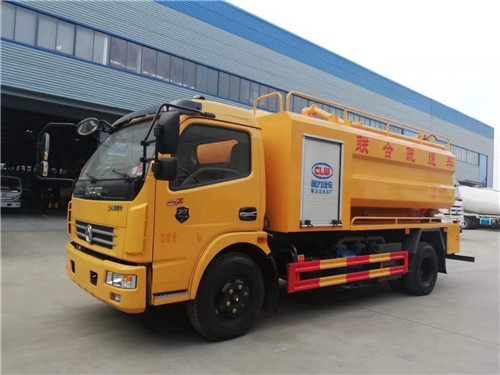 東風(fēng)多利卡D7清洗吸污車現(xiàn)車壹臺(tái)，污水罐7方，清水罐2.7方