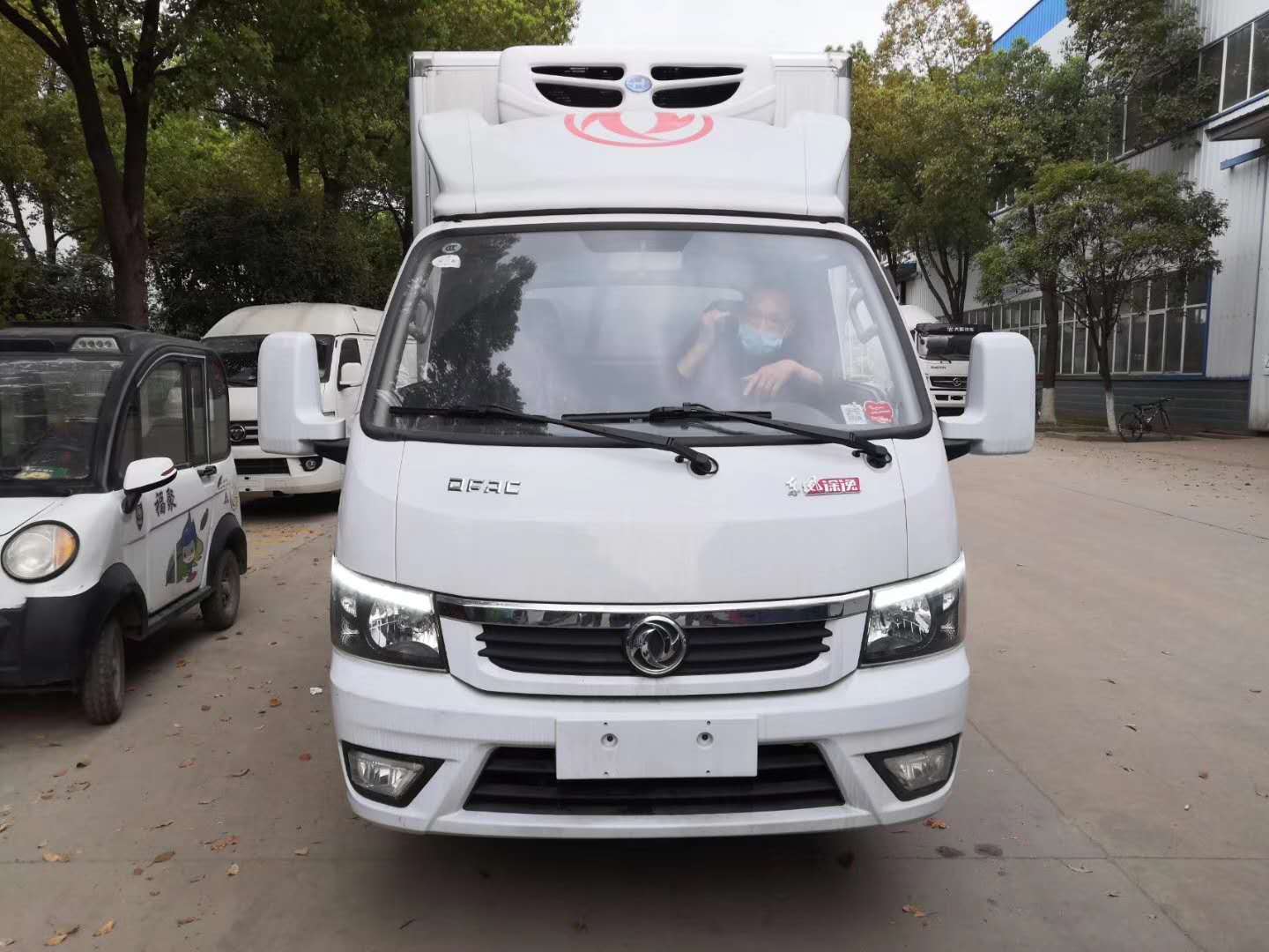 國六東風(fēng)途逸汽油冷藏車?yán)峡蛻粲肿蕴嵋慌_(tái)
