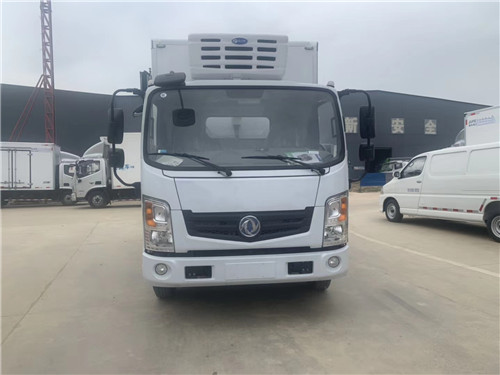 東風綠牌插電式混合動力國六冷藏車市區(qū)低速有電時用電，高速或無電時用油，油電混合車輛，市區(qū)不限行