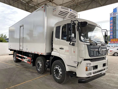 東風(fēng)天錦小三軸8.6米肉鉤冷藏車(chē),容積51立方