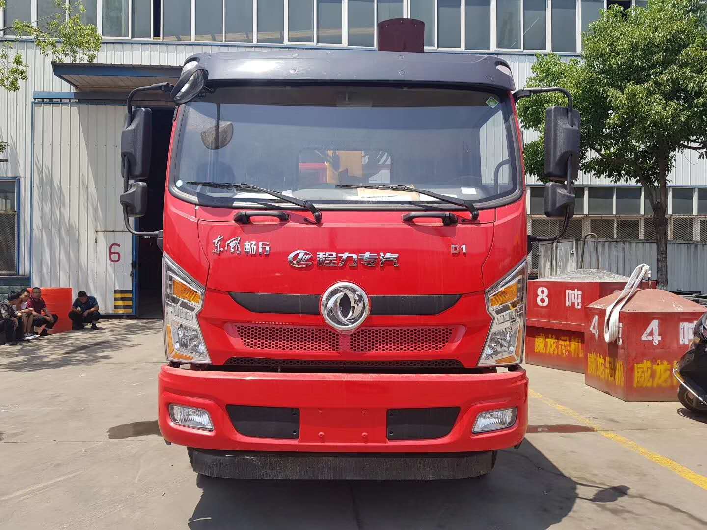 東風(fēng)暢行D1隨車吊匹配玉柴160馬力，徐工6.3噸4節(jié)上操作吊機(jī)，5.1米貨廂
