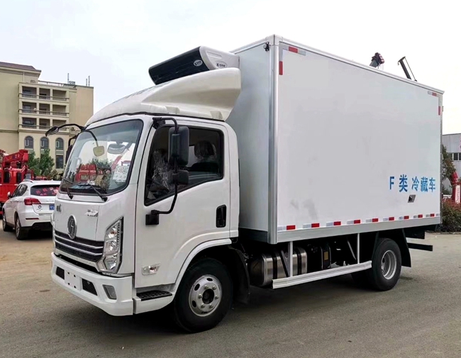 陜汽德龍K3000冷藏車，匹配濰柴130馬力，廂體3.7米，4.1米