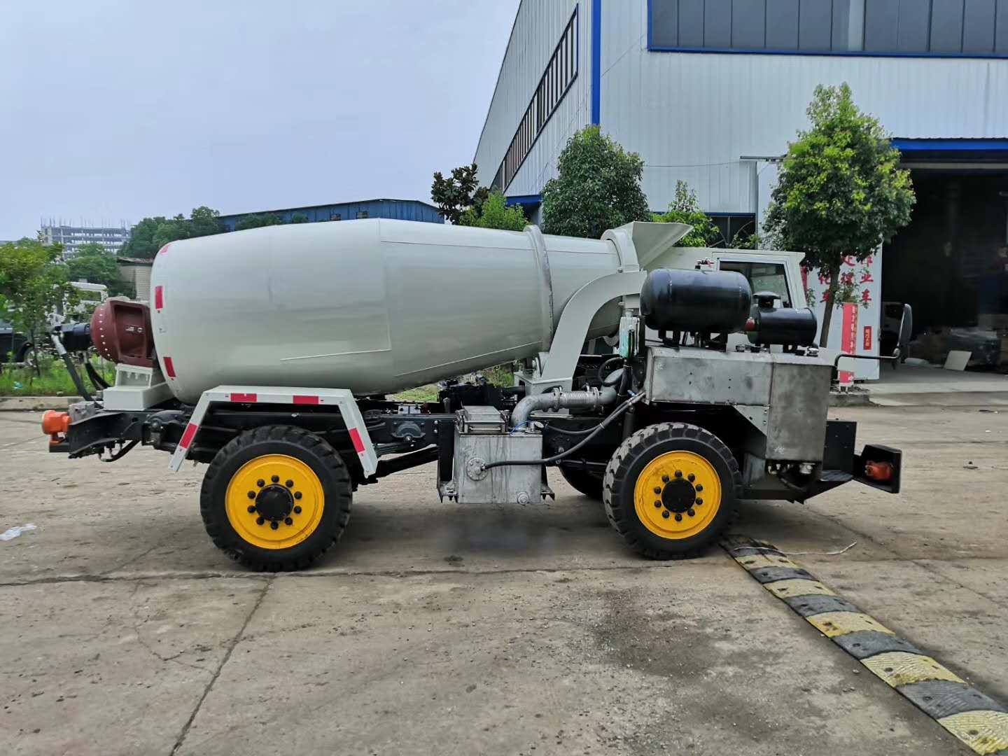 2.5方防爆攪拌車,柴油,氣啟動(dòng)攪拌車，礦井?dāng)嚢柢噲D片展示