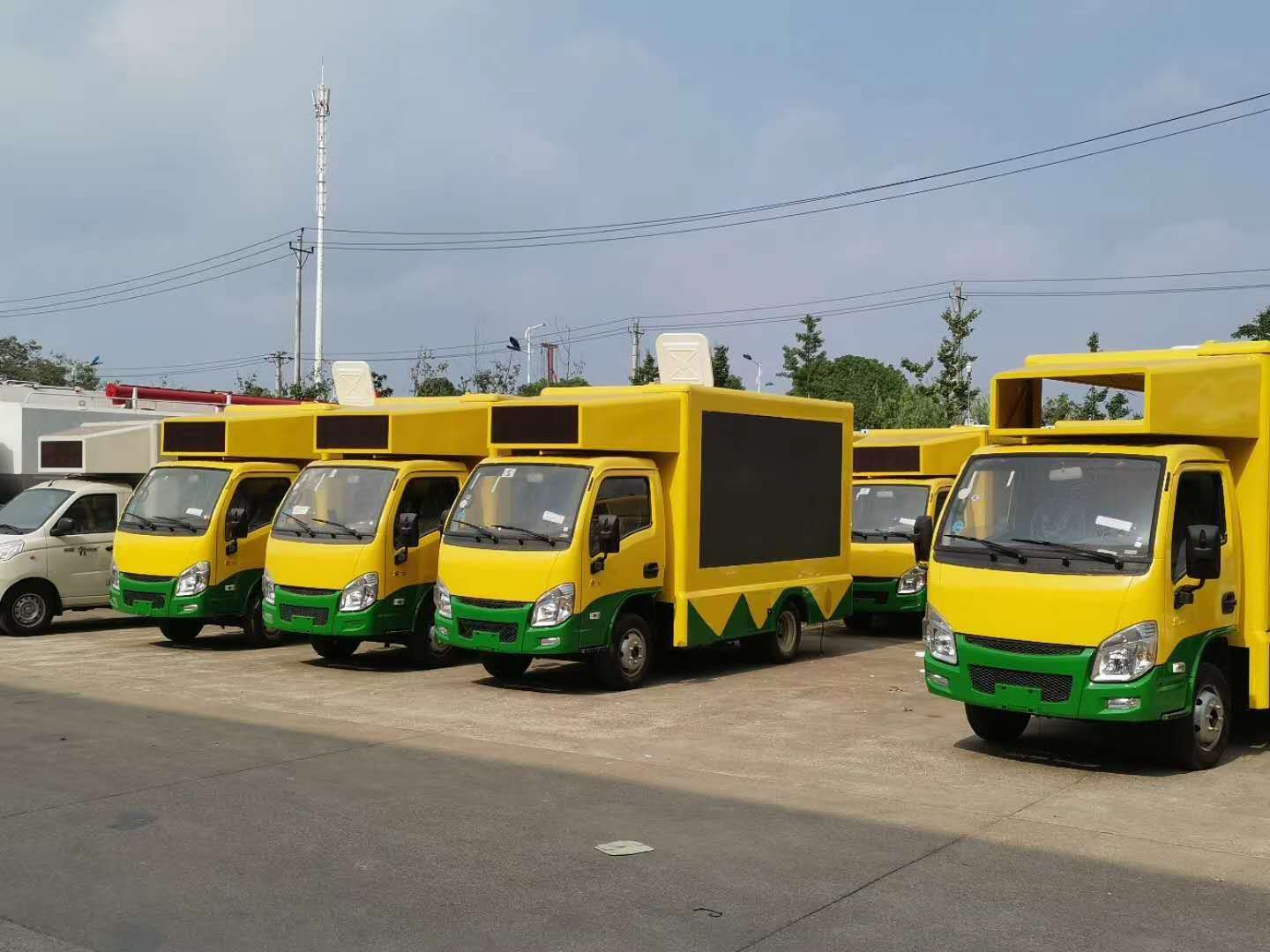 53??臺(tái)躍進(jìn)小星福??國(guó)六宣傳車，首批8臺(tái)已完成，準(zhǔn)備付交??