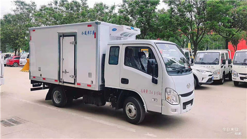 躍進(jìn)小福星S70排半冷藏車大空間儲物，午休不用愁