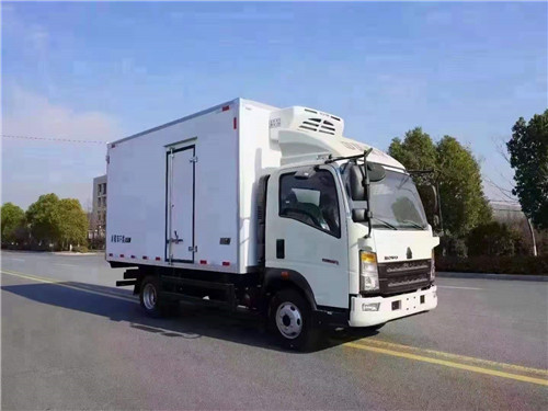 重汽豪沃國六“小金?！崩洳剀?，現(xiàn)車一臺，隨提隨走