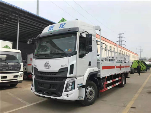 國六東風(fēng)柳汽6.8米氣瓶運輸車,全新法規(guī)安全達(dá)標(biāo)已公示