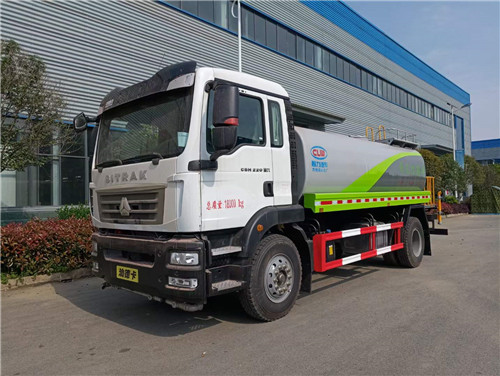 國六重汽汕德卡13.6噸灑水車現(xiàn)車，公告免征環(huán)保已公示
