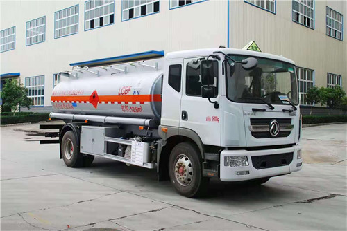 國六東風D9型10.8噸柴油加油車、13方國六東風油罐車