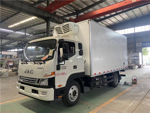 國六江淮中卡德沃斯5.5米冷藏車，10噸國六冷藏車