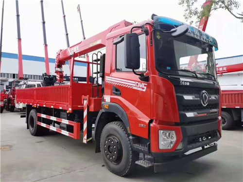 國六東風(fēng)華神DV5隨車吊匹配威龍8噸4節(jié)臂吊機，6.1米貨廂