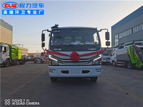 國六東風(fēng)大多利卡掃路車，水箱2.5m3 垃圾箱5m3