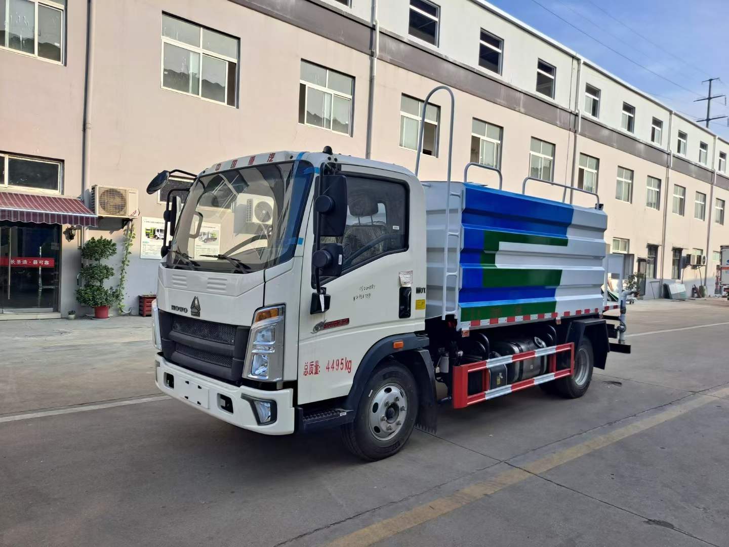 藍牌！上包?牌—重汽豪沃7灑方?水車