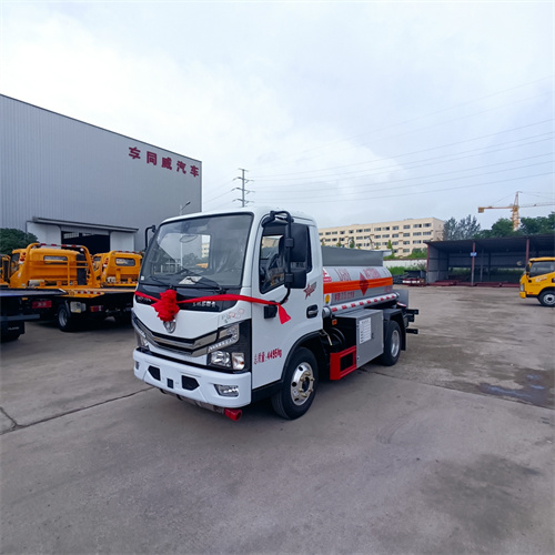 東風多利卡D5汽柴油加油車，最小的加油車，全國包上牌