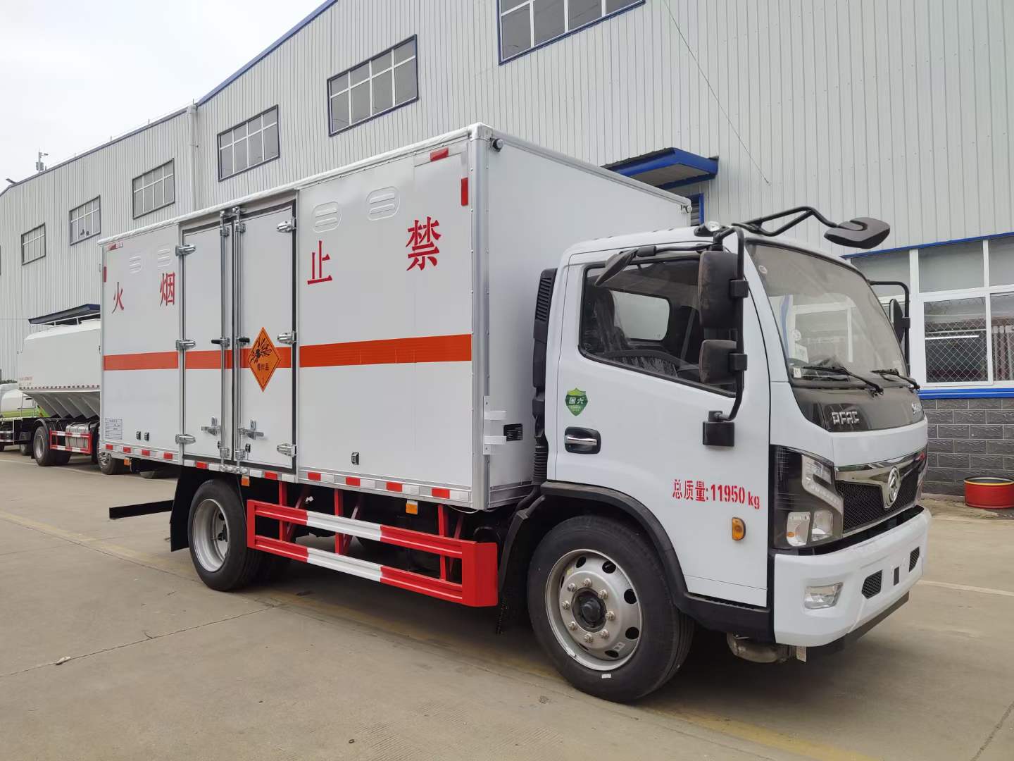 東風(fēng)福瑞卡F7氣瓶運輸車，危貨廂式車，訂車返2000油卡