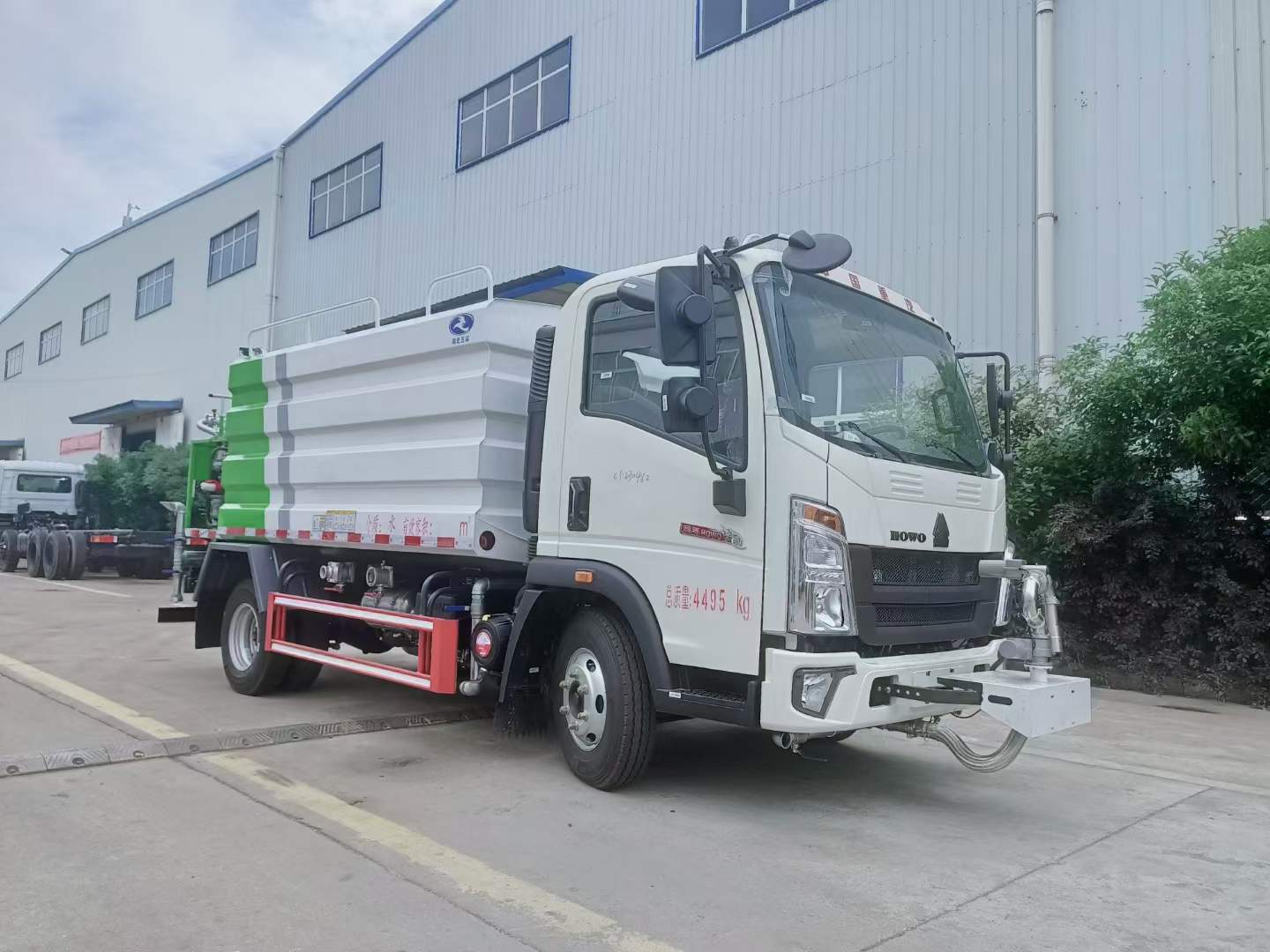 重汽豪沃7方灑水車,不僅能滿足你的大容量需求，還配備了各種實(shí)用功能和設(shè)施