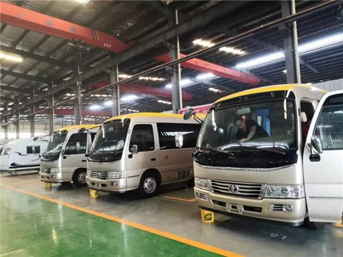  程力集團(tuán)中標(biāo)后，旅居車專業(yè)廠承接了此生產(chǎn)任務(wù)，抽調(diào)專業(yè)的生產(chǎn)力量，前期先定制改裝了一臺樣車以供采購方考察驗(yàn)收。