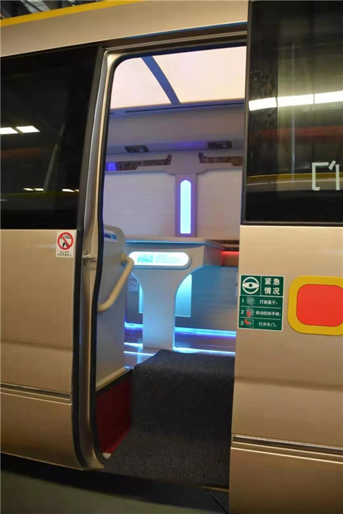 程力豐田高端商務(wù)禮賓車，用于轉(zhuǎn)運(yùn)來武漢參加軍運(yùn)會的國賓內(nèi)飾圖片