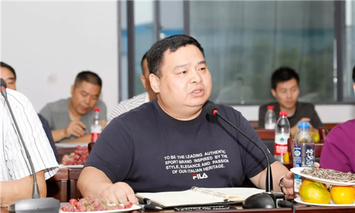 集團(tuán)公司總經(jīng)理程阿羅在發(fā)言中，要求大家以回顧建國七十周年取得偉大成就為動(dòng)力，團(tuán)結(jié)拼搏敢為人先，以創(chuàng)新和高質(zhì)量發(fā)展為戰(zhàn)略抓手，積極為公司發(fā)展建言獻(xiàn)策；強(qiáng)調(diào)今年也是程力公司成立15周年，大家要發(fā)揚(yáng)主人翁的奉獻(xiàn)精神，在第四季度努力完成今年60億的專汽工業(yè)產(chǎn)值。 總經(jīng)理程阿羅勉勵(lì)大家，奔跑不停追夢不息，敢作為多作為，為程力公司“雙百工程”（百年品牌、百億產(chǎn)值）貢獻(xiàn)自己的青春和力量，順應(yīng)新時(shí)代中國特色社會(huì)主義建設(shè)的時(shí)代潮流。
