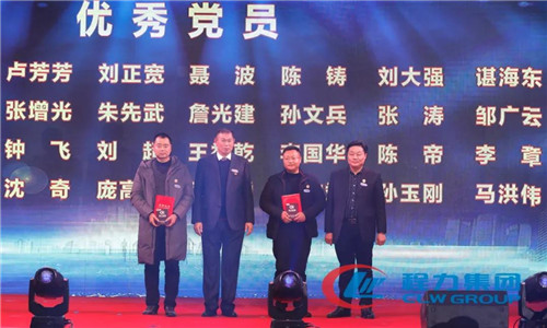 這一年年，公司黨委、工會圍繞經(jīng)濟(jì)建設(shè)中心，加強(qiáng)黨員思想政治教育，組織開展困難職工慰問、幫扶、員工教育、崗位培訓(xùn)、勞動競賽等活動。在七一前夕，組織黨員干部赴湖南韶山重溫入黨誓詞、接受紅色教育，參與慶“七一”暨新曾都區(qū)成立10周年歌詠晚會，開展黨員學(xué)習(xí)活動日等活動。