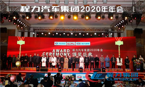 2020年，我們一要調(diào)整經(jīng)營戰(zhàn)略，由粗放型向節(jié)約型轉(zhuǎn)變，由吃大鍋飯向成本核算精細(xì)化考核轉(zhuǎn)變，以經(jīng)濟(jì)責(zé)任制為主線，實(shí)行各單位利潤、產(chǎn)值、產(chǎn)量考核。充分發(fā)揮兩級管理作用，公司領(lǐng)導(dǎo)實(shí)行一崗多責(zé)。所有生產(chǎn)模塊（直屬廠和專業(yè)廠）和經(jīng)營模塊（底盤事業(yè)部等），全部構(gòu)建“利潤中心”體制，一切圍繞“經(jīng)營產(chǎn)值”和“經(jīng)營利潤”雙指標(biāo)，最終形成體現(xiàn)團(tuán)隊(duì)價(jià)值導(dǎo)向的職業(yè)經(jīng)理人薪酬制度。