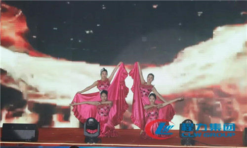 會上，對各版塊先進(jìn)集體、個(gè)人，先進(jìn)黨支部進(jìn)行了表彰；在豐富的抽獎(jiǎng)、表演環(huán)節(jié)中，穿插了有員工自我匾牌演出的精彩節(jié)目，受到直播觀眾的熱評點(diǎn)贊，會議在熱烈祥和史詩般的典禮中圓滿結(jié)束，落下帷幕。