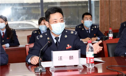在座談中，隨州市稅務局第一稽查局汪局長表示，希望程力汽車集團牢牢把握好這次國家大力扶持優(yōu)秀民營企業(yè)的政策機遇，切合自身實際情況，找準發(fā)展點擴大自身優(yōu)勢，爭取能夠順利完成年度70億生產(chǎn)總值的目標任務，實現(xiàn)公司的穩(wěn)步快速發(fā)展。