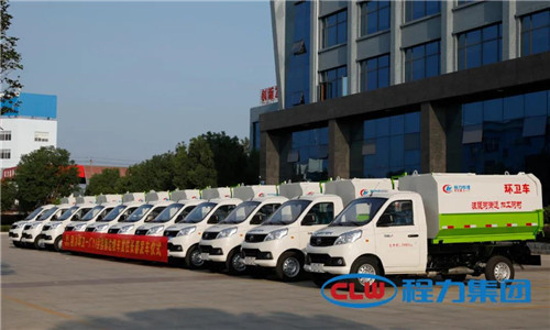  這種小型鄉(xiāng)鎮(zhèn)主流環(huán)衛(wèi)垃圾清運(yùn)車，底盤離地角高，通過(guò)性好，箱體方正有效容積率大，特別適合我國(guó)鄉(xiāng)村道路作業(yè)，在廣大鄉(xiāng)鎮(zhèn)及農(nóng)村市場(chǎng)非常受歡迎。