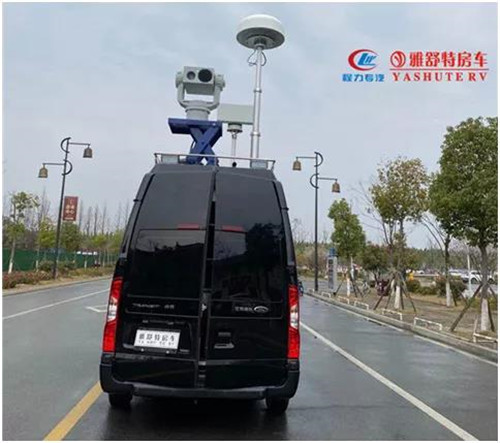 福特新世代通信指揮車正是利用先進的大功率廣播指揮系統(tǒng)、現(xiàn)代無線通信技術、計算機技術、圖像采集技術、無線圖像傳輸技術、強光照明技術等，實現(xiàn)單兵－指揮車－指揮中心的通信聯(lián)絡、指揮調(diào)度等功能，是公安、消防、武警及人防等部門針對大型混亂現(xiàn)場的群眾疏散、搶險救援的綜合移動平臺，是現(xiàn)代通信技術及其它高科技技術的綜合運用。