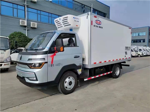 國六豪沃新款智相跨界冷藏車，3.8米藍牌國六冷藏車