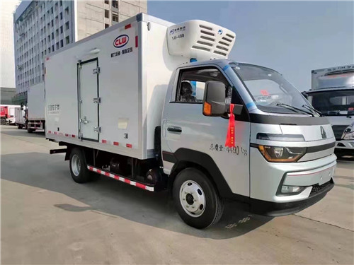 國六豪沃新款智相跨界冷藏車，3.8米藍牌國六冷藏車