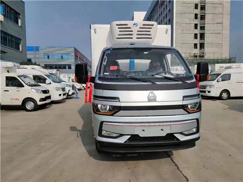 國六豪沃新款智相跨界冷藏車，3.8米藍牌國六冷藏車