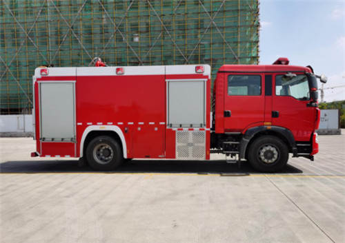 CLW5190GXFSG80HW 型 型重汽豪沃水罐消防車(chē)