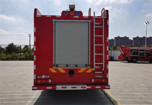 CLW5190GXFSG80HW 型 型重汽豪沃水罐消防車(chē)