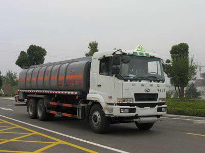 華菱19方化工液體運(yùn)輸車(chē)
