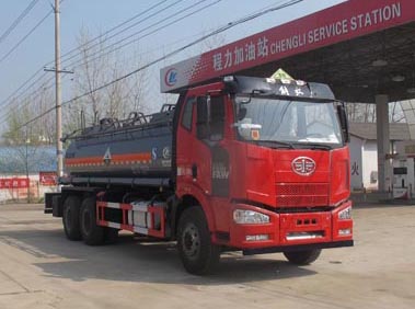 國(guó)五解放后八輪腐蝕性物品罐式運(yùn)輸車 